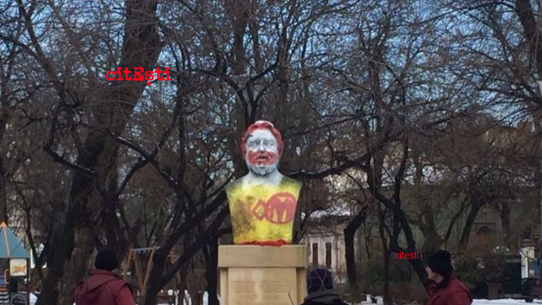 Bătaia pe statuia lui Adrian Păunescu e doar continuarea unei discuții