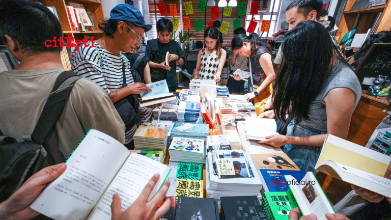 Sum Wan-wah închide librăria Have a Nice Stay din Hong Kong, după descinderea poliției